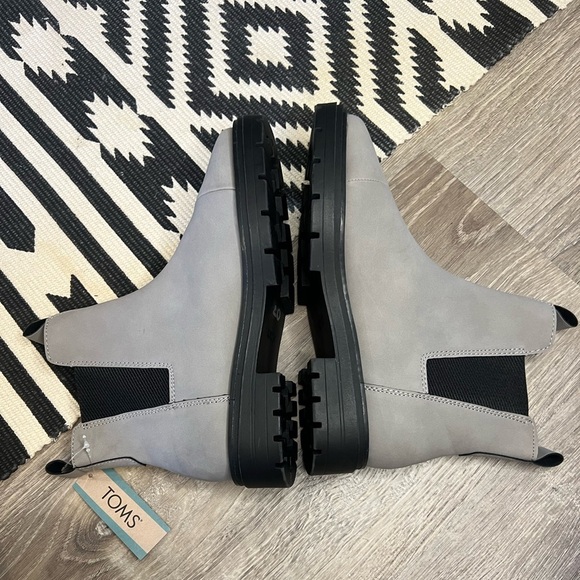 TOMS - Skylar Chelsea Boots Cement Synthetic Nubuck Women Size 7 NWT - Picture 3 of 7